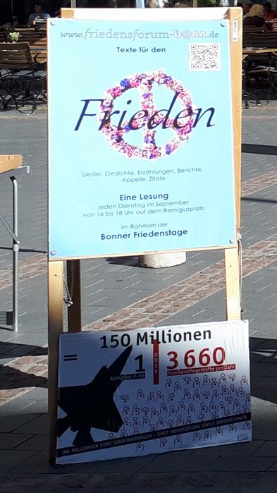 Aufsteller mit Plakat zur Lesung